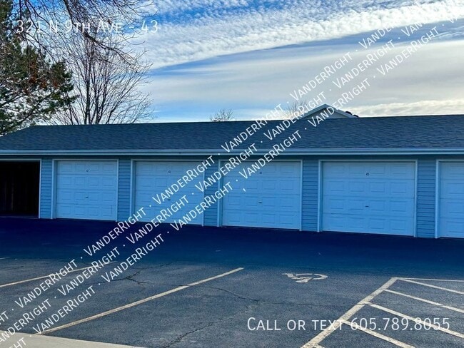 Building Photo - 321 9th Ave