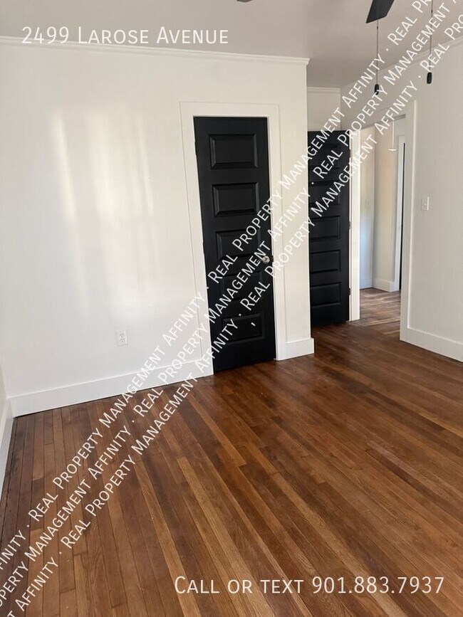 Building Photo - 2499 Larose Ave