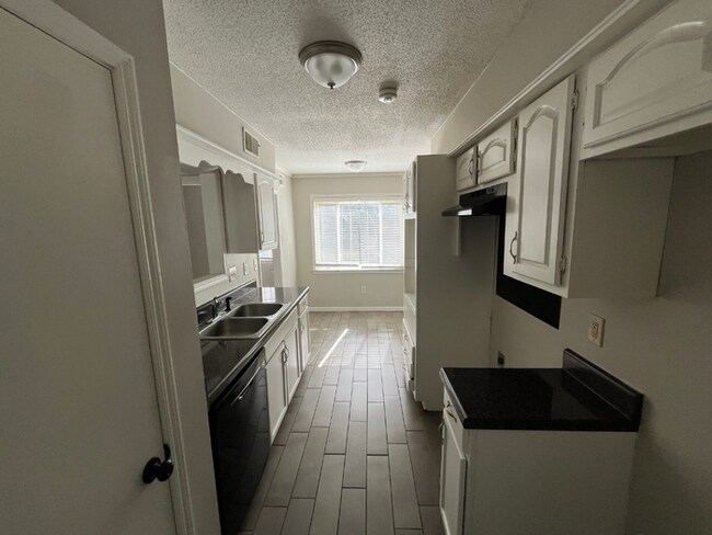 Building Photo - Spacious 4BR/2BA Memphis Home | 1,913 Sq Ft, Hardwood Floors, Brick Fireplace & Fenced Yard