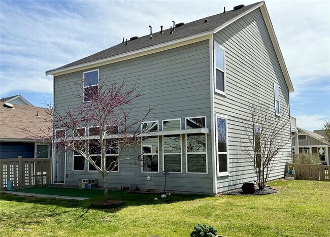 Building Photo - 1293 Nevarez