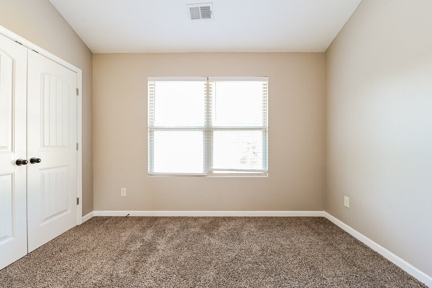 Building Photo - 2127 Juniper Ives Ct SE