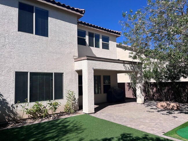 Building Photo - Wonderful 4-Bedroom Home with Loft & Den i...