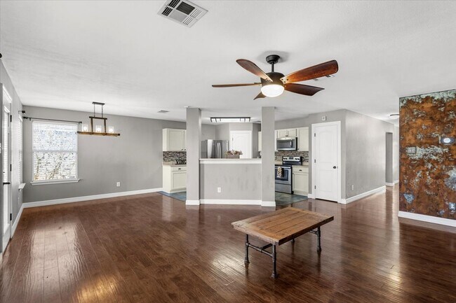 Building Photo - 208 Rock Hound Ln