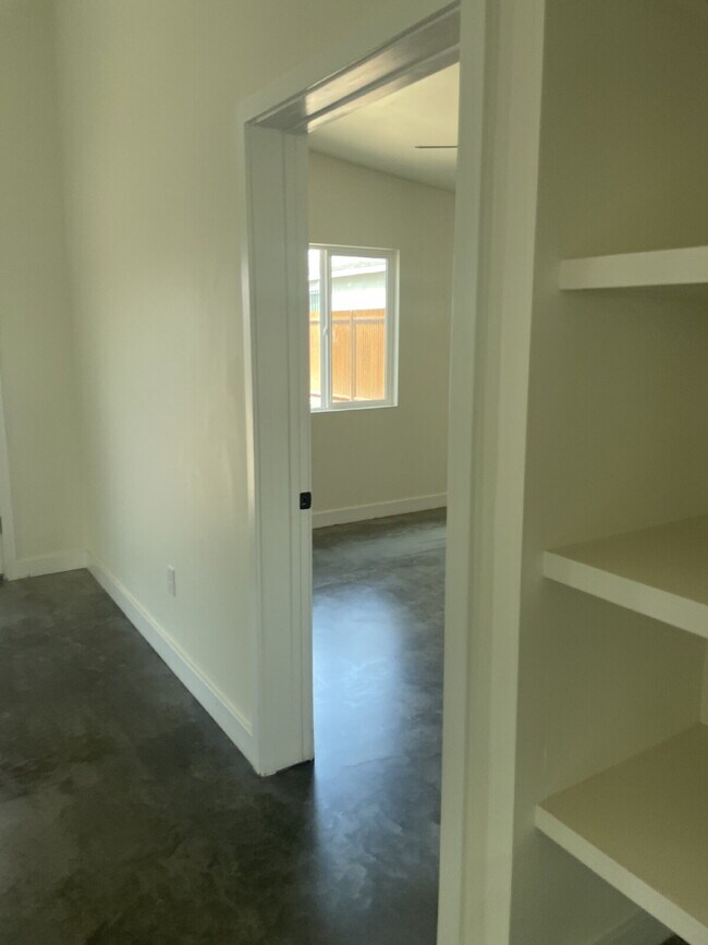 Building Photo - 1339 E 8th St