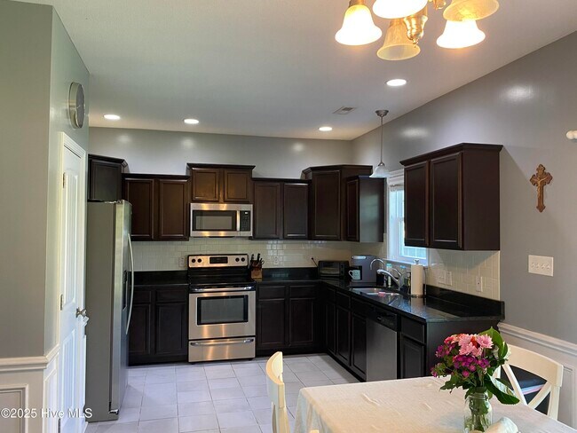 Building Photo - 127 Pamlico Drive