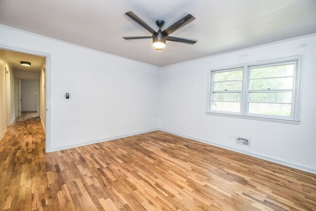 Building Photo - 9 Castlewood Dr