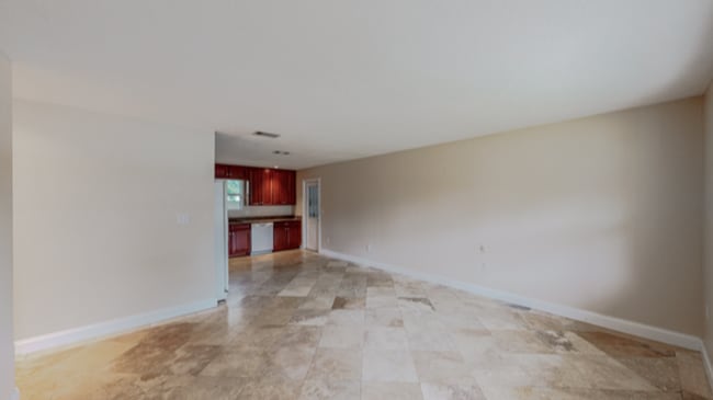 Building Photo - 3/2 with Den and extra long single car gar...