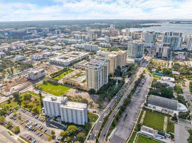 Building Photo - 800 N Tamiami Trl