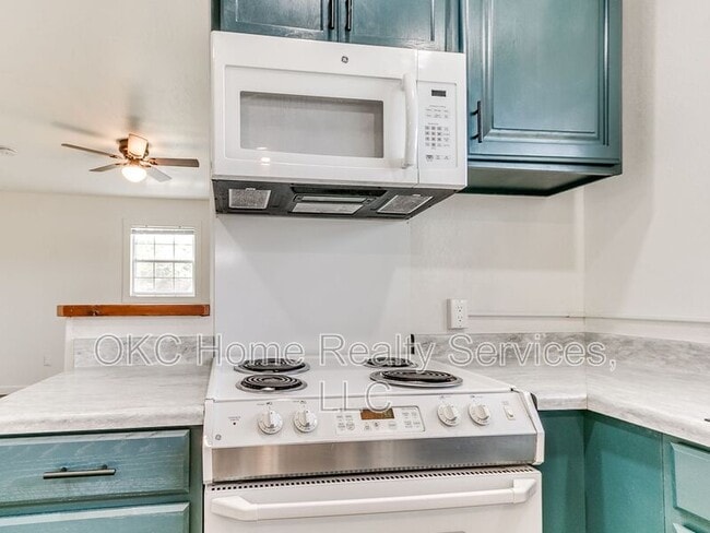 Building Photo - 1812 W Noble Ave