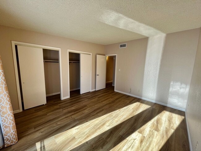 Building Photo - CONDO - VILLAGE OF OAK CREEK