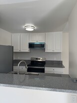 Building Photo - 142 S Normandie Ave