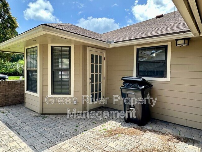Building Photo - 3288 Deerfield Pointe Dr