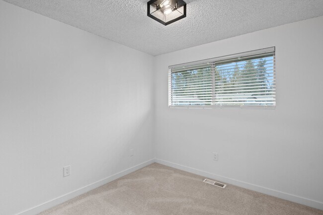 Building Photo - 3bd/1.75ba Mountlake Terrace Home