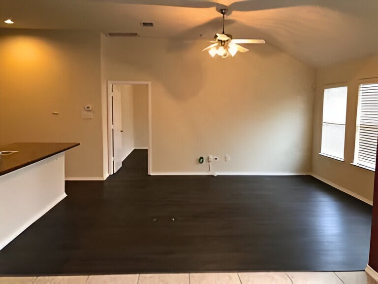 Building Photo - 400 Angler Dr