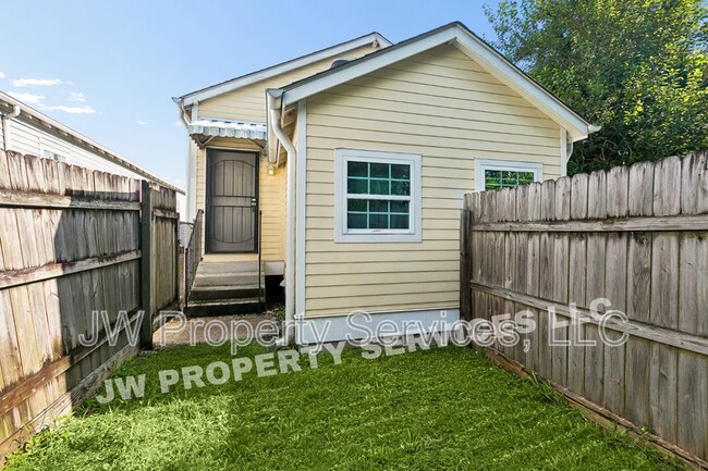 Building Photo - 2522 N Tonti St