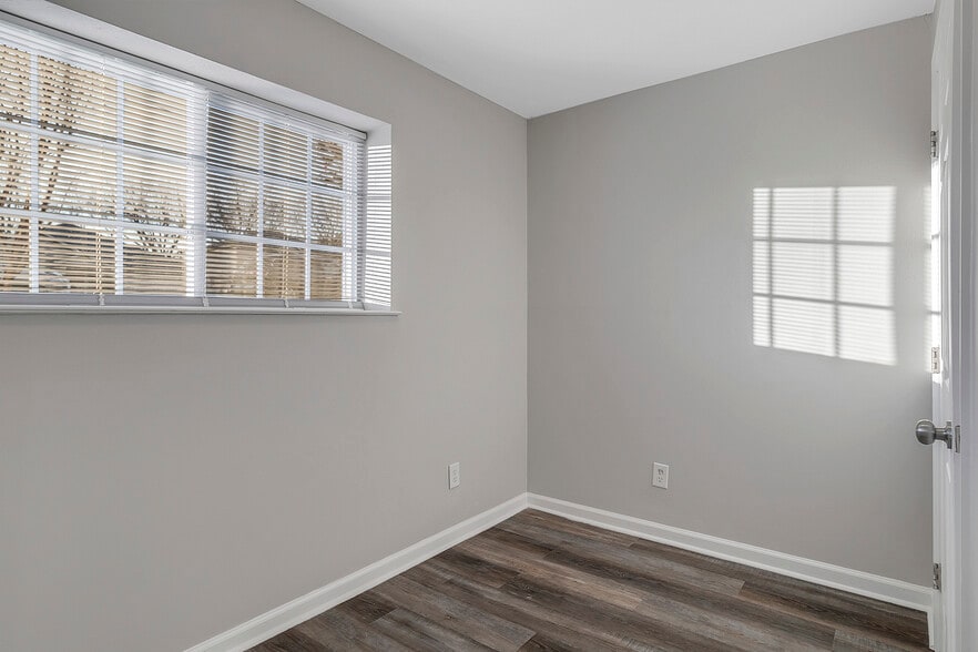 Bedroom down 3 - 2285 Joann Dr