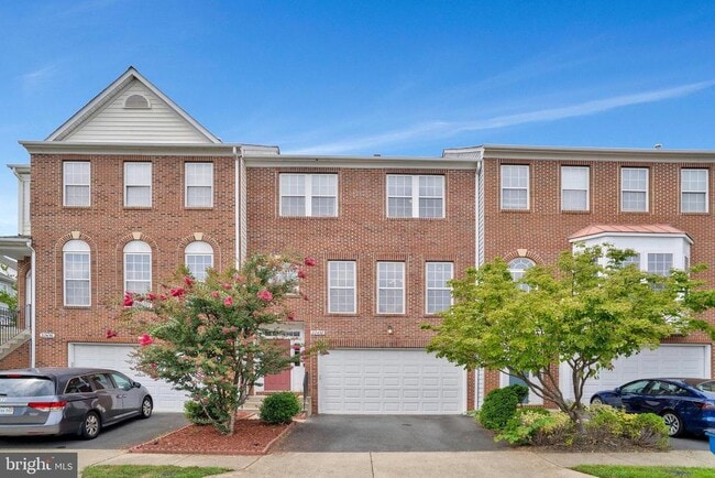Primary Photo - 22438 Maison Carree Square