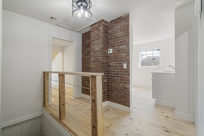 Building Photo - 2622 E 8th St