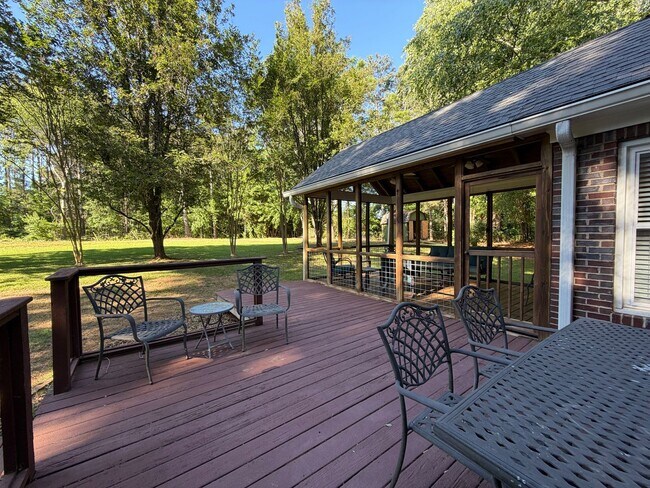Building Photo - Beautiful Pet-Friendly, 3 Bedroom, 2 Bath House in Bogart, Georgia on 1-acre lot