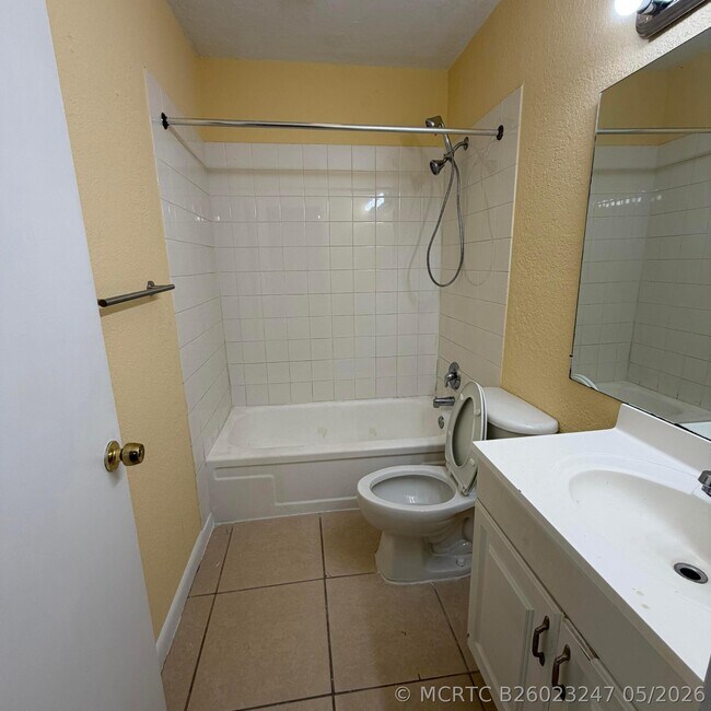 Building Photo - 4700 NW 9th Ct