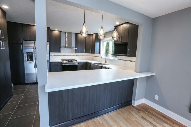 Building Photo - 1370 Bay Shore Blvd