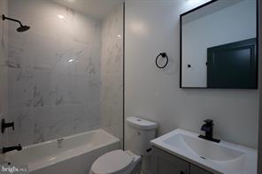 Building Photo - 1224 W Silver St