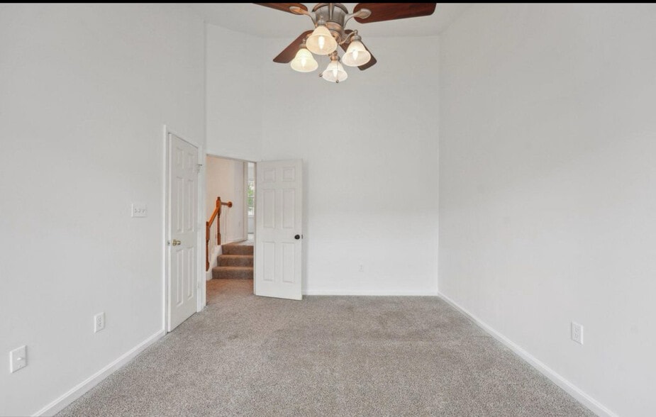 Building Photo - 7813 Flager Cir