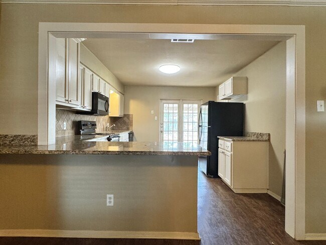 Building Photo - 8414 Cambridge Rd