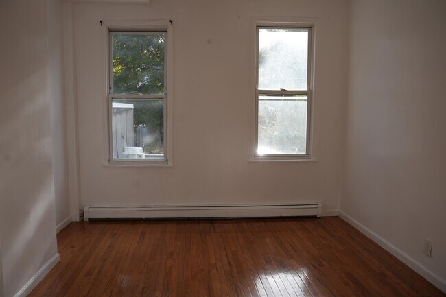 Building Photo - 40 Van Reypen St