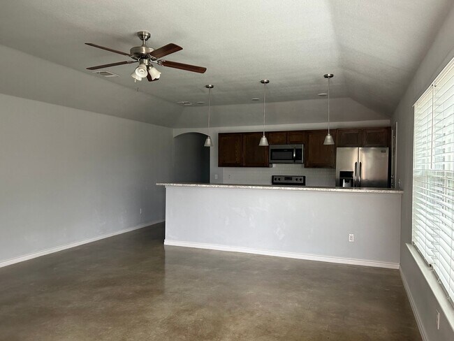 Building Photo - 915 Rebecca Ln