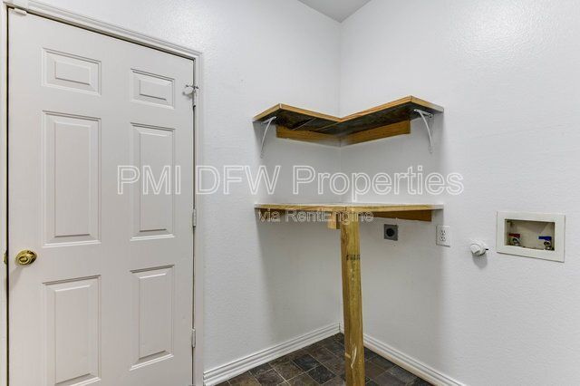 Building Photo - 6721 Hayling Way