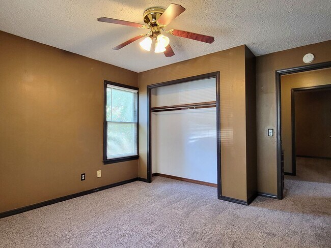 Building Photo - Quaint Home In El Reno