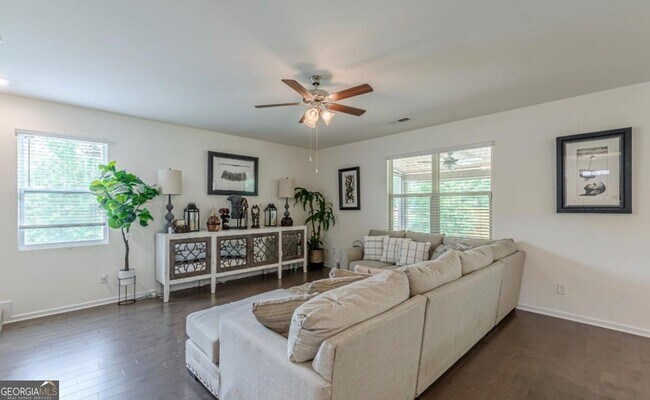 Building Photo - 367 Noblewood Dr