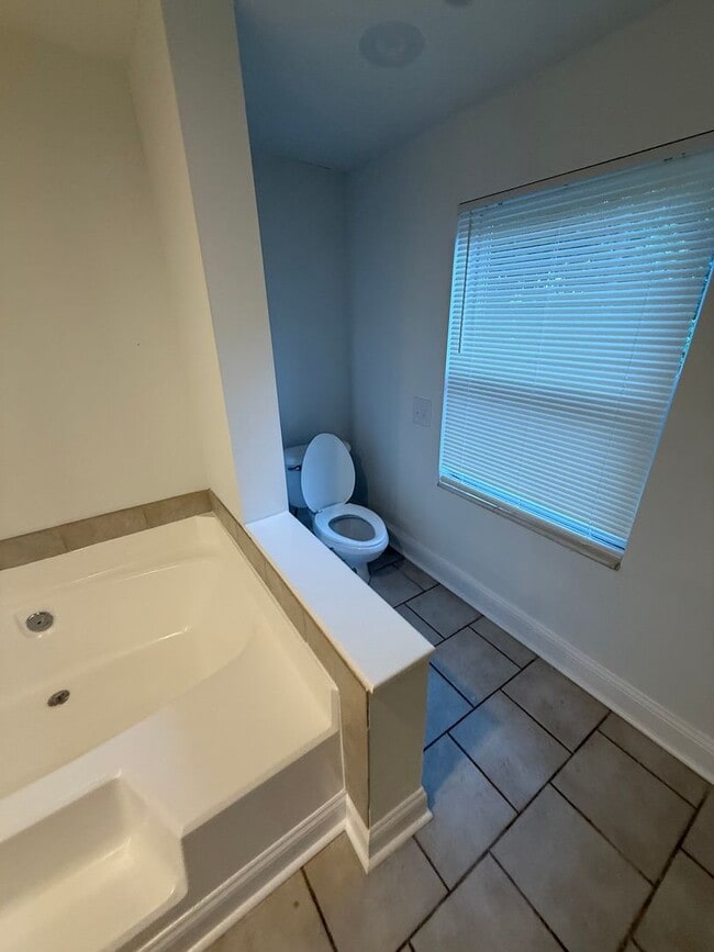 Building Photo - 325 Mayo St