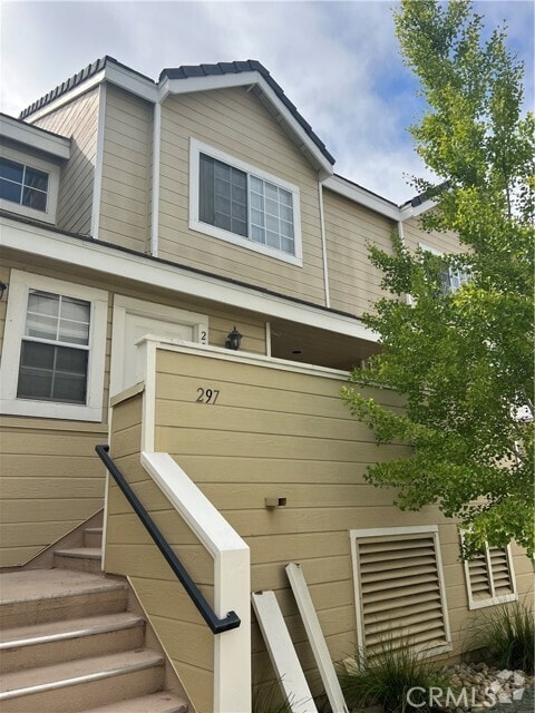 Building Photo - 2800 Plaza del Amo
