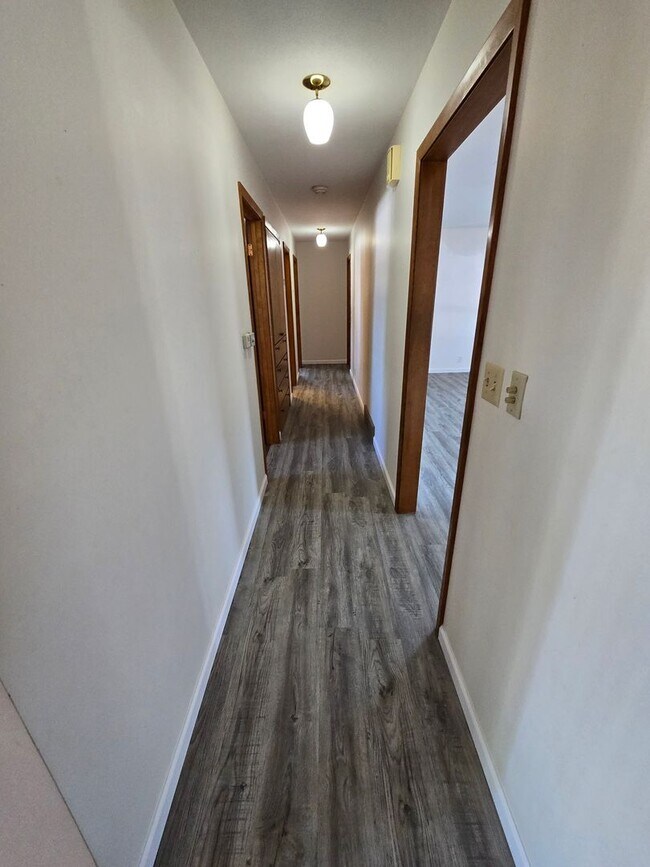 Building Photo - 1133 N Howard Ave