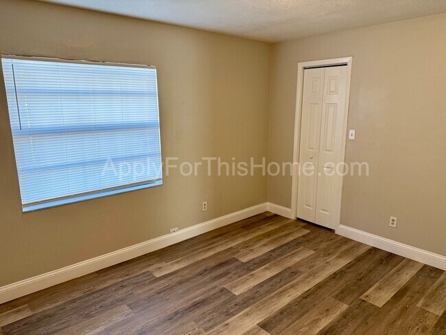 Building Photo - 2 Bedroom Apartment - Busch Gardens Area