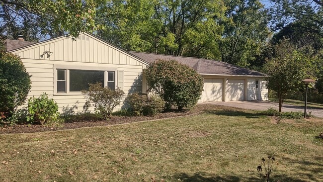 Primary Photo - 3266 Ravenwood Ave