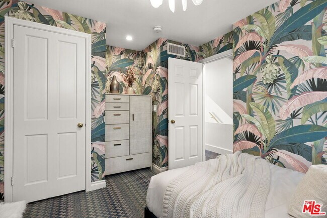 Building Photo - 202 San Vicente Blvd