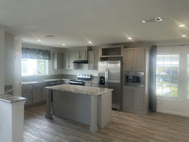 Building Photo - 7465 44th Terrace N