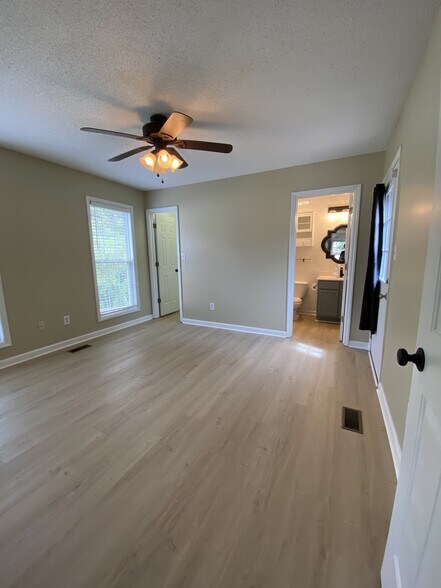 Building Photo - 3 Forest Creek Dr