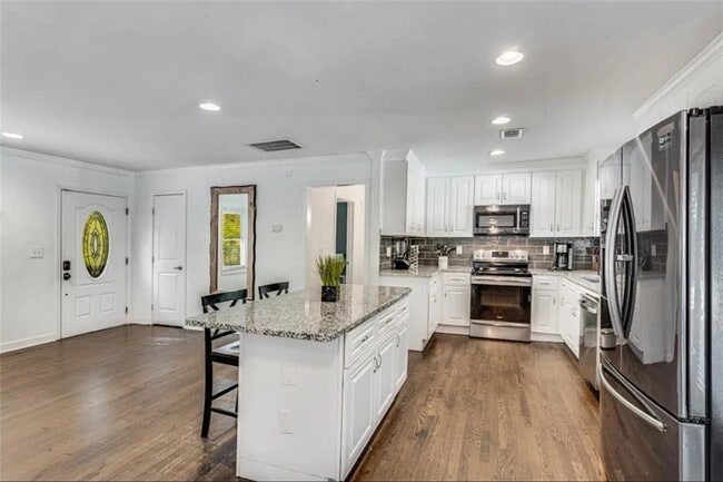 Building Photo - 4050 Washington Rd