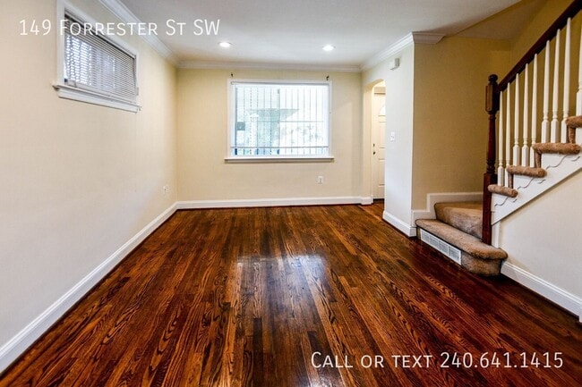 Building Photo - 149 Forrester St SW