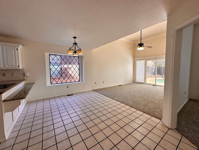 Building Photo - Spacious 4 Bed in Deer Creek