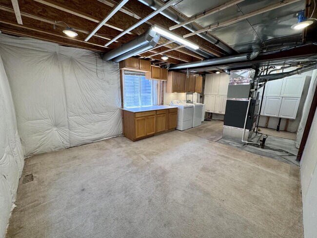 Building Photo - 11260 Jersey Way