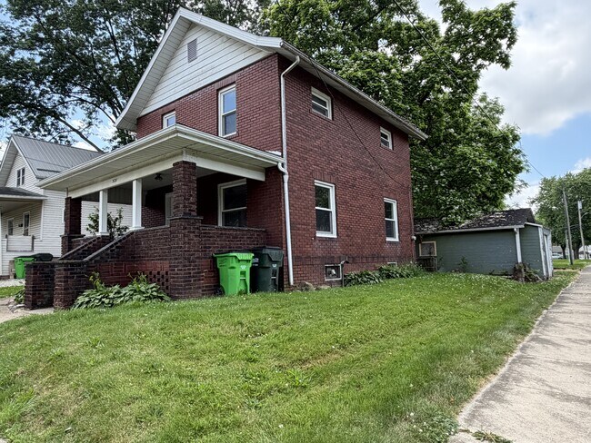 Building Photo - 521 Garfield St