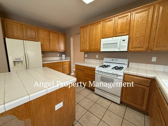 Building Photo - 2125 Galen Dr