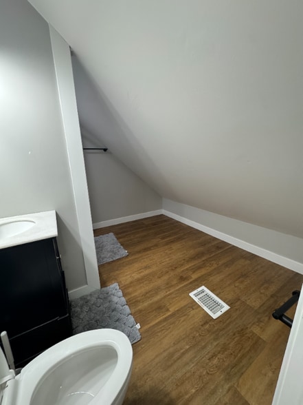 Building Photo - 805 E Taylor St