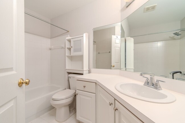 Building Photo - Stunning 2BR/2.5BA Townhouse with Dual Primary Suites, 2-Car Garage & Bonus Loft