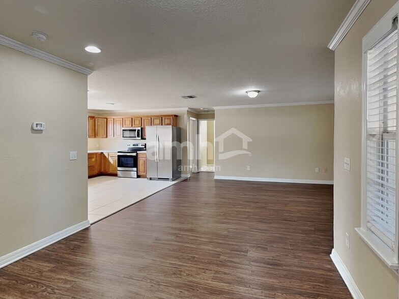 Building Photo - 245 Oak Run Ct